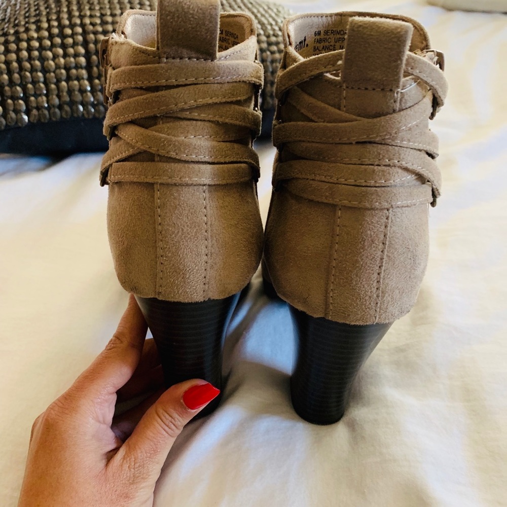 Boots - Picture 4 of 4